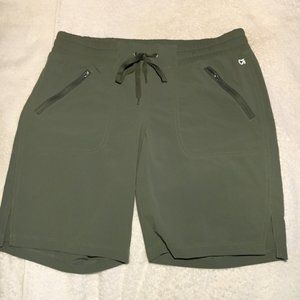 Gap Fit. Women. Green Hiking Shorts. Size S.